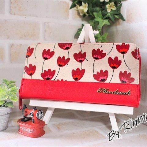 北欧風　赤い花柄ラミネート生地＆フェイクレザーの長財布